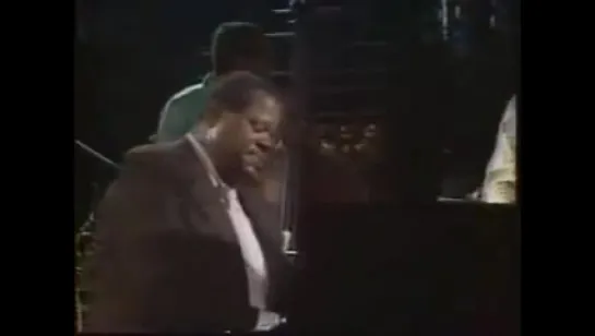 Oscar Peterson Trio - You Look Good To Me