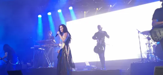 Tarja (2)