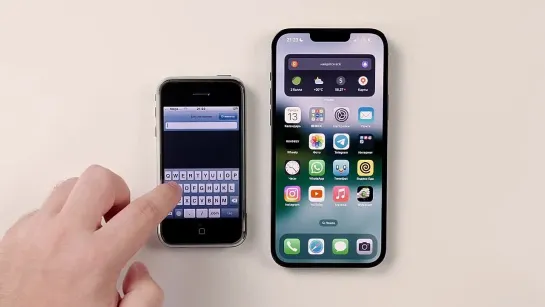 {Wylsacom} iPhone исполнилось 15 лет, сравниваем оригинальный 2007 года и iPhone 13 Pro Max.