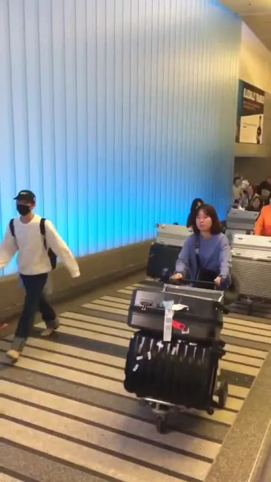 [fancam] 181003 Airport LAX