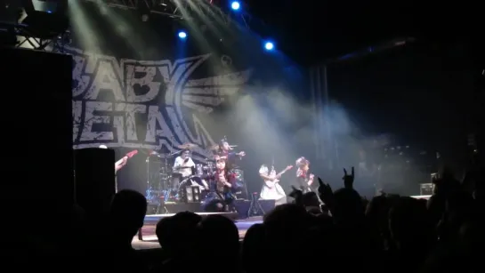 [Fancam] BABYMETAL - MEGITSUNE (EVERYBODY SIT DOWN)