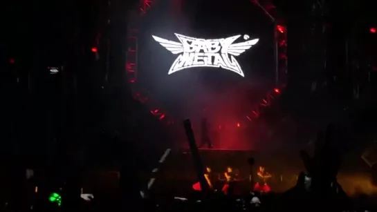 BABYMETAL on Skrillex show on ultrajapan 2015.06.29_3 opening