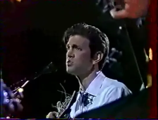 Chris Isaak & Silvertone - "Heart Full Of Soul" (acoustic)