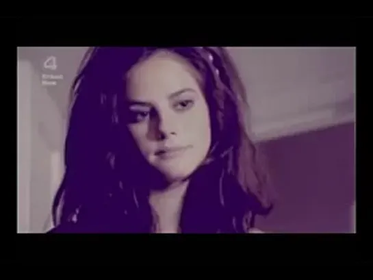 skins. About Effy