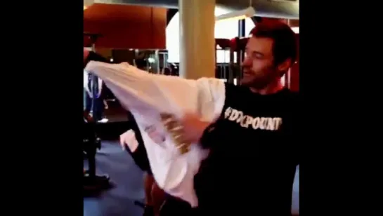 Hugh Jackman on Instagram: "Made it into the 1000lb Club!!! 355 Squat. 235 Bench. 410 Deadlift. Between 8a-11a. More to come."