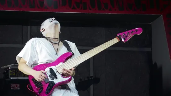 8. BABYMETAL - Kamiband Solo (Live at Yokohama 2015)