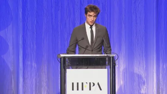 Robert Pattinson at HFPA 2017 Grants Banquet [HD]