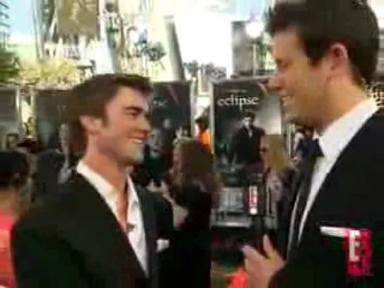 ET News Jodelle Ferland & Cameron Bright Interview at the Twilight Eclipse Premiere