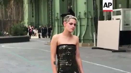 Kristen Stewart Chanel Photocall - PFW