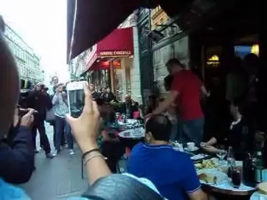 Kristen leaving the restaurant she had lunch at