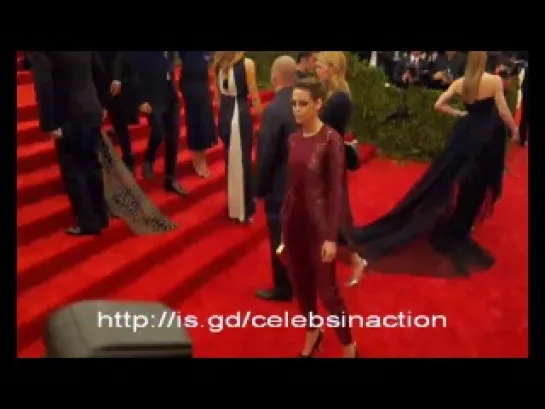 Kristen Stewart Ass Pinched By Katy Perry At MET GALA Event