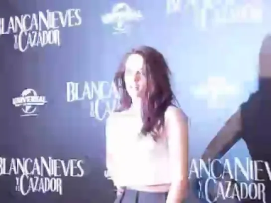 Kristen Stewart y Sam Claflin en México Photocall Conferencia de prensa BlancaNieves y el cazador