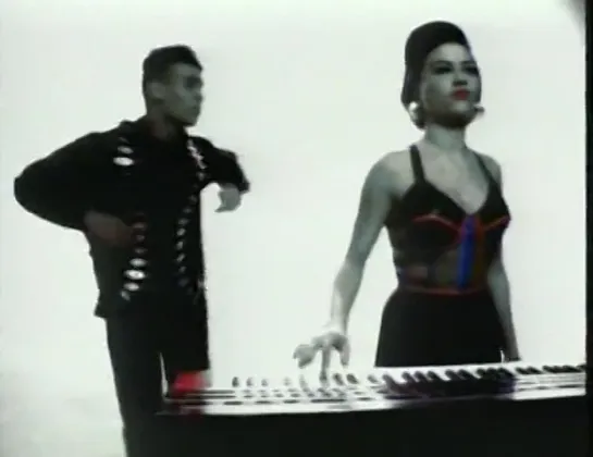 2 Unlimited - Get Ready For This (480p)