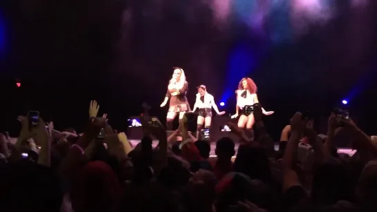 Meghan Trainor – Title (Live @ 96.1 KISS HALLOWEEN Party)