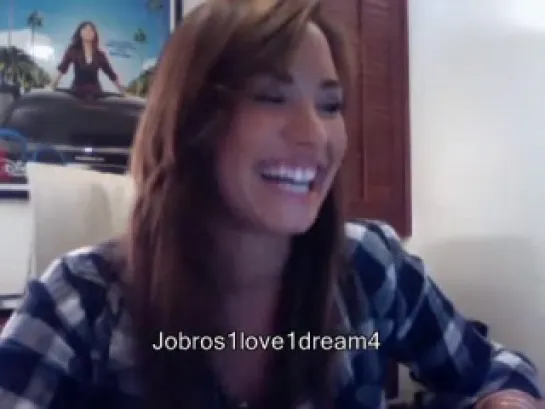 Demi Lovato Live Chat on Cambio