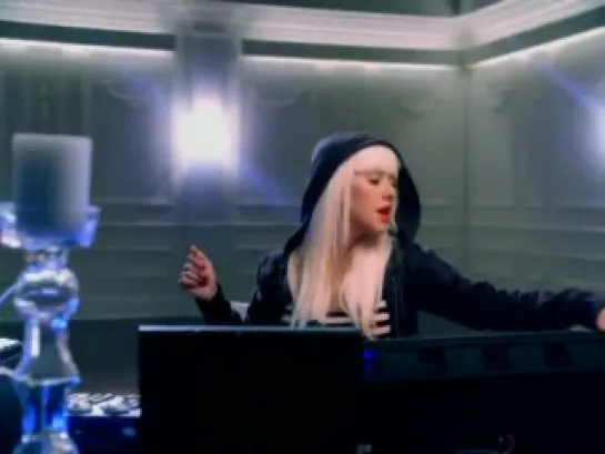 Christina Aguilera - Keeps Gettin' Better