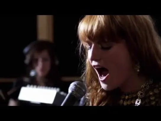 Florence and the Machine - Rabbit Heart (Raise It Up) LIVE