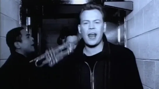 UB40 - (I Cant Help) Falling In Love With You