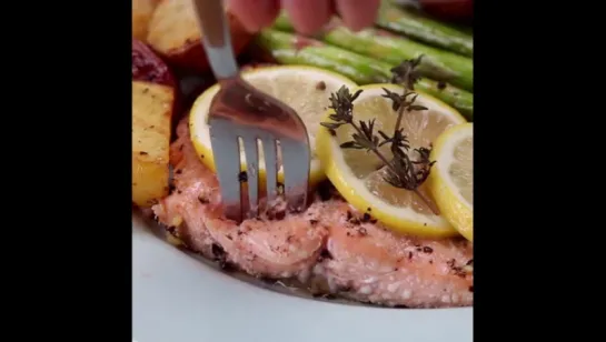 One-Pan Salmon And Veggie Dinner