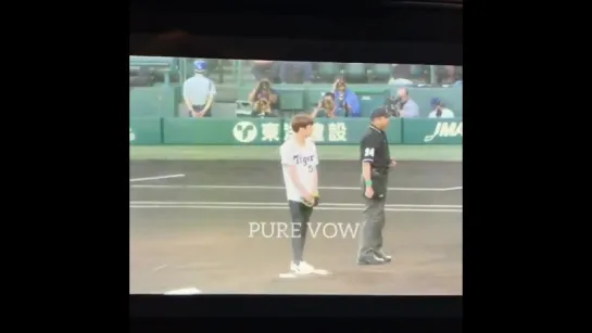 Jungkook throws out the first pitch in Osaka