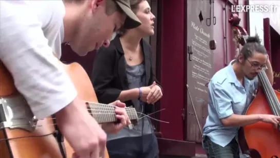 Zaz à Montmartre - Les passants