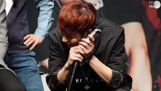 [FANCAM] 141018 HOTSHOT 2nd Fanmeeting Sungwoon is talking to the fan