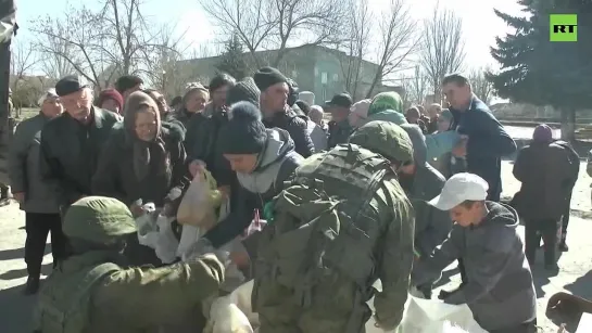 Российские военные привезли более 10 т гумпомощи в село Станислав Херсонской области