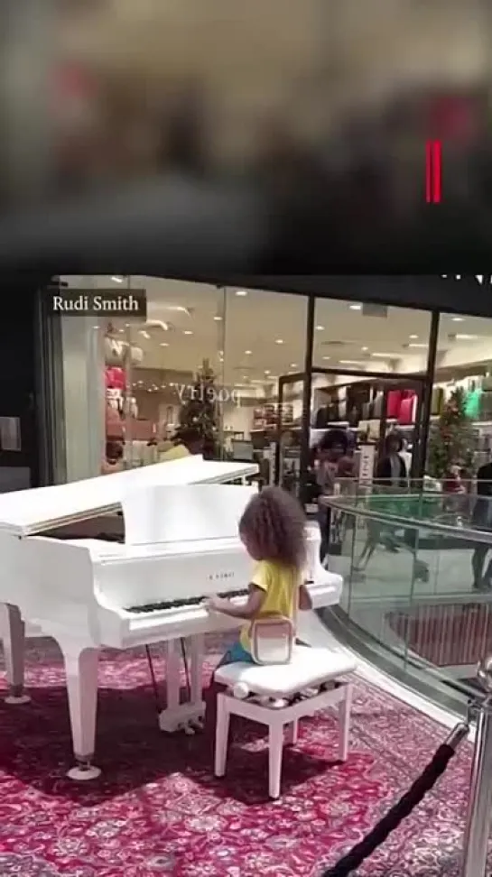 Юная пианистка 🎹 Young pianist