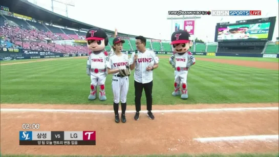 [TV] A PINK (BoMi) - BASEBALL OPENING PITCH (LG TWINS vs SAMSUNG LIONS) (17O62O KBS SPORTS)