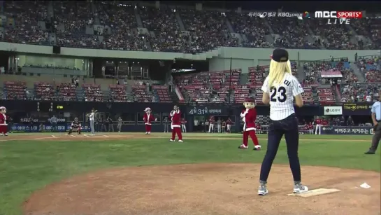 [TV] A PINK (BoMi × HaYoung) - BASEBALL OPENING PITCH (LG TWINS vs KIA) (150816 MBC SPORTS+)