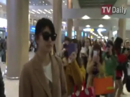 [TV] A Pink & etc.- InCheon Airport - Back to Korea (130317 DailyTV)