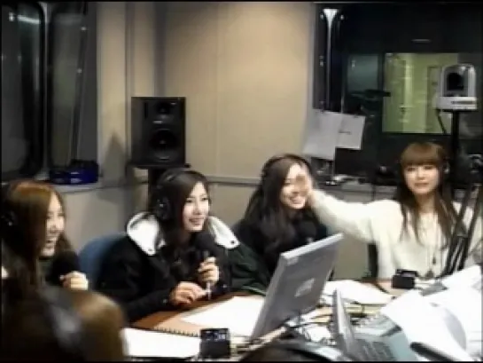 [RADIO] A Pink - Full Boom’s Young Street [111209]