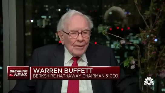 Warren Buffett on banking crisis fallout_ No one is going to lose money on depos