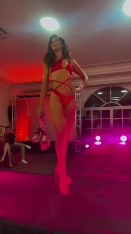 Desfile completo das modelos no traje de banho Miss Latina Paraná 2024