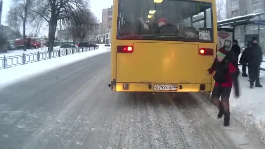 Парень вовремя упал