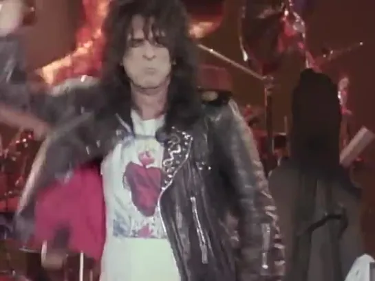 Alice Cooper - Trash (from Alice Cooper Trashes The World)