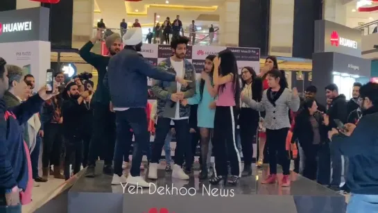 Kartik Aaryan live Dance with fans at Huawei store Launch in Gurugram