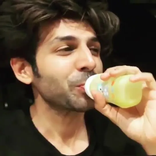 Instagram@kartikaaryan