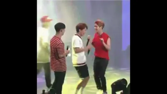 Eunkwang&Minhyuk dancing at the concert