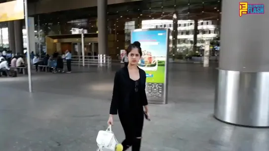 Jannat Zubair Rehmani Spotted At International Airport With Father - Tu Aashiqui