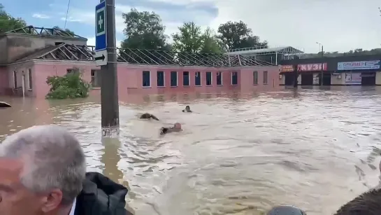 Аксёнов с охраной