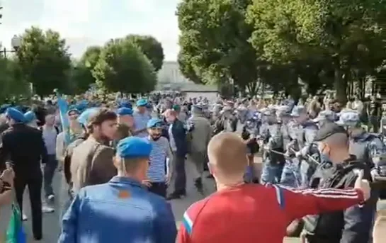 Москва. Парк Горького. ВДВ против Росгвардии