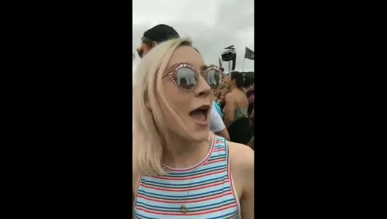 Saoirse at Katy Perrys Glastonbury set