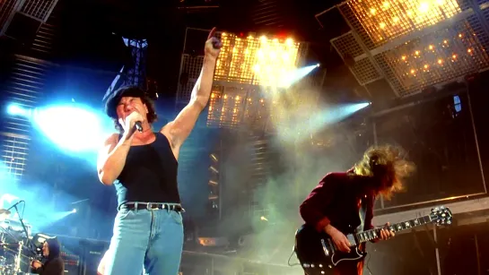 AC/DC - Shoot To Thrill ("Monsters Of Rock" festival, Live at Donington, 1991). Full HD 1080p.