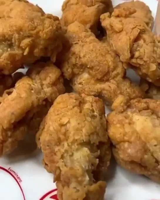 Куриные крылышки как в KFC (ингредиенты указаны в описании видео)