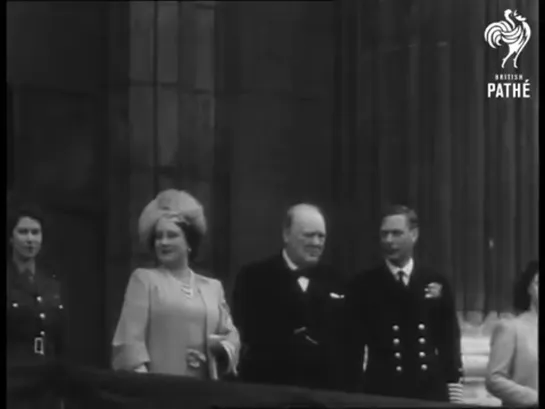 Churchill And Royal Family On Balcony (1945)