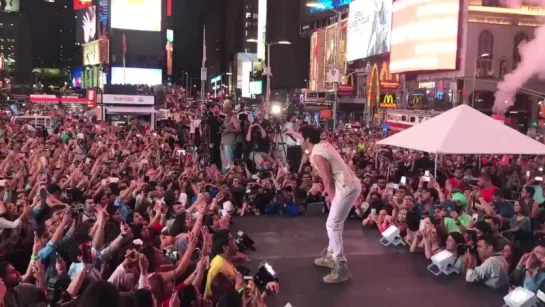 Varun Dhawan Times Square 1