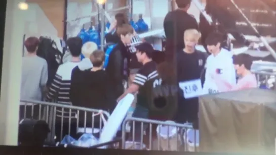 151009 UP10TION dancing to Seventeen’s Mansae! #UP10TION #업텐션 #SEVENTEEN #세븜틴