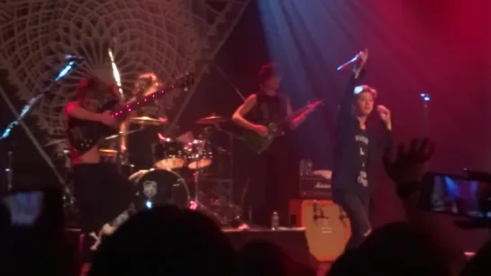 [FanCam] ONE OK ROCK - Clock Strikes [29.09.2015 Chicago, US]