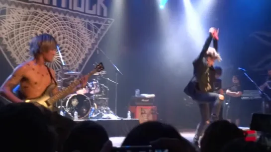 [FanCam] ONE OK ROCK - Mighty Long Fall [29.09.2015 Chicago, US]